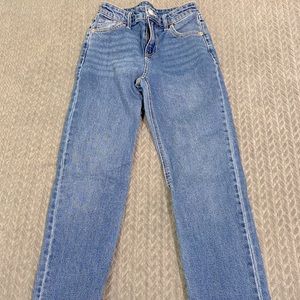 Straight leg, cut off, denim jeans